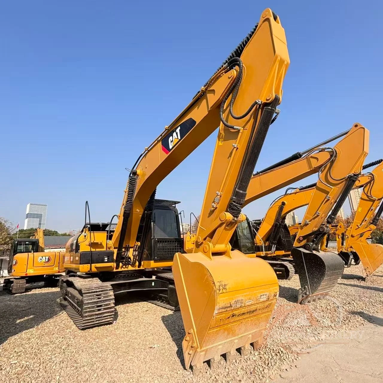 Used Caterpillar 320D excavator (1)