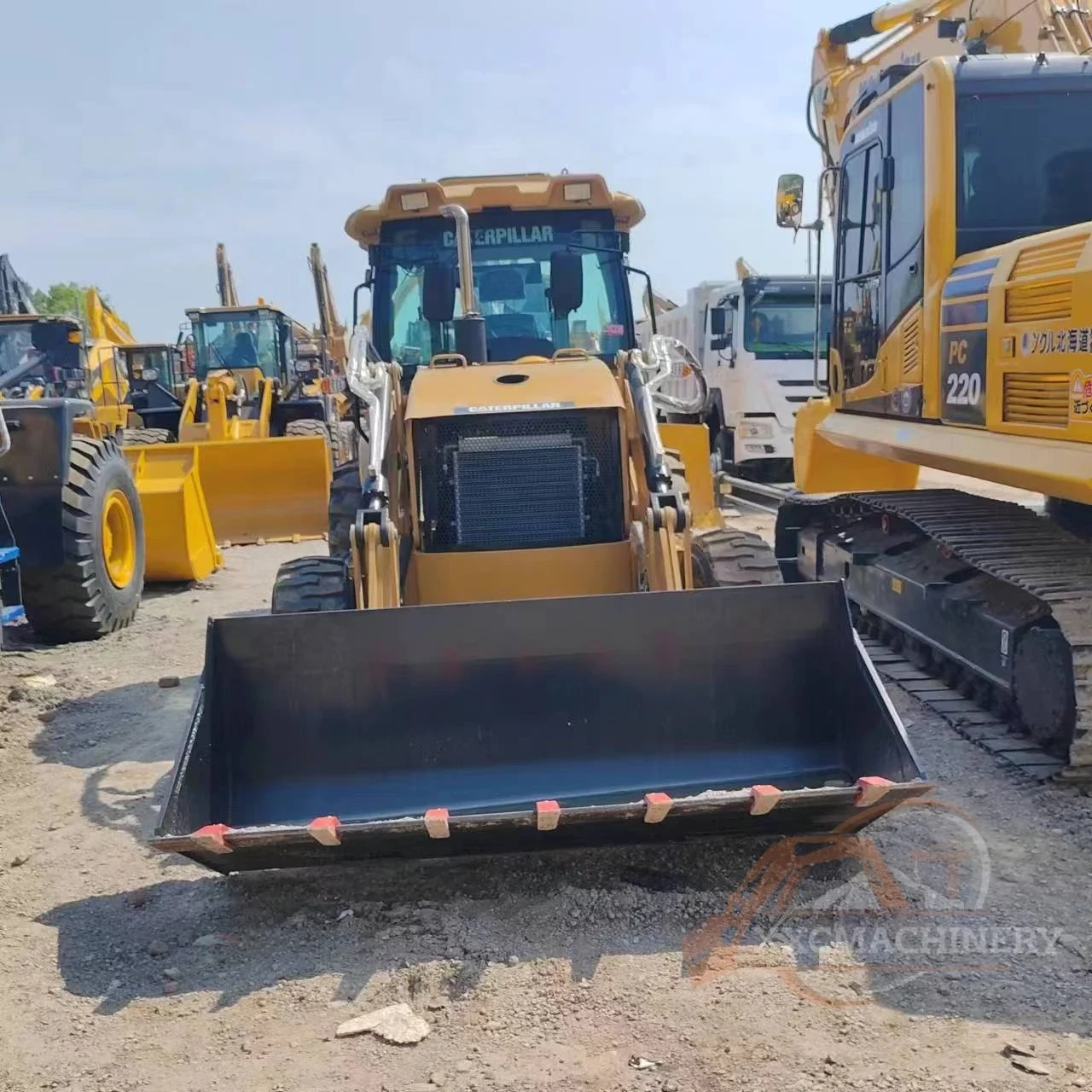 Used Caterpillar 420F loader (6)