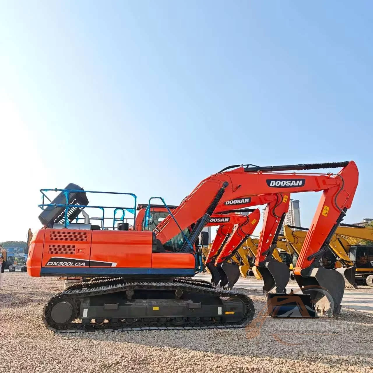 Used Doosan 225LCA Excavator 4