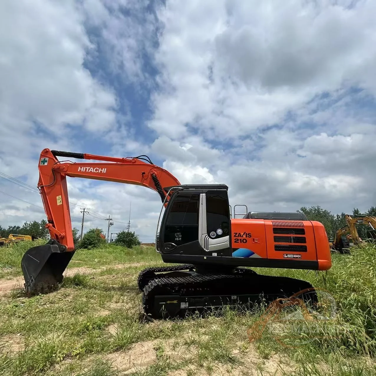 Used Hitachi 210 excavator (1)