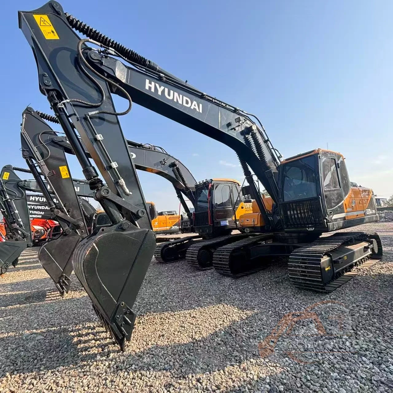 Used Hyundai 220LC-9S excavator (1)