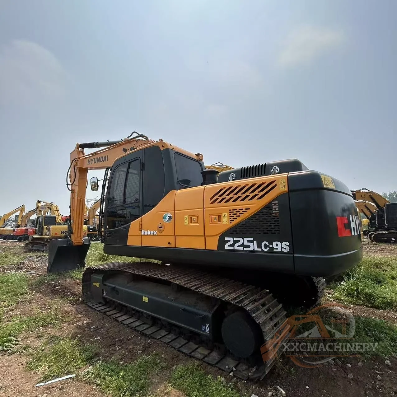 Used Hyundai 225LC-9S excavator (1)