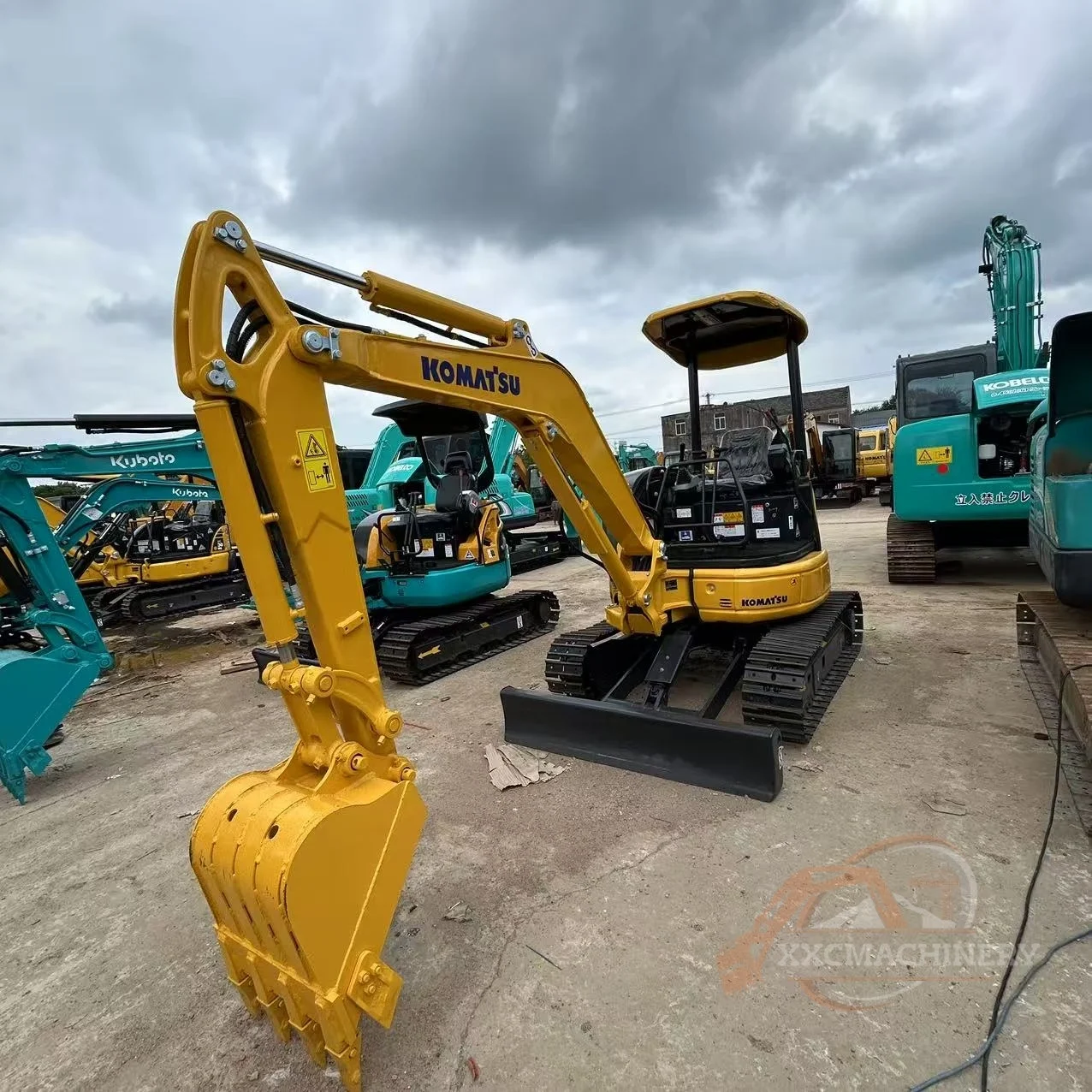 Used Komatsu PC30MR excavator (5)