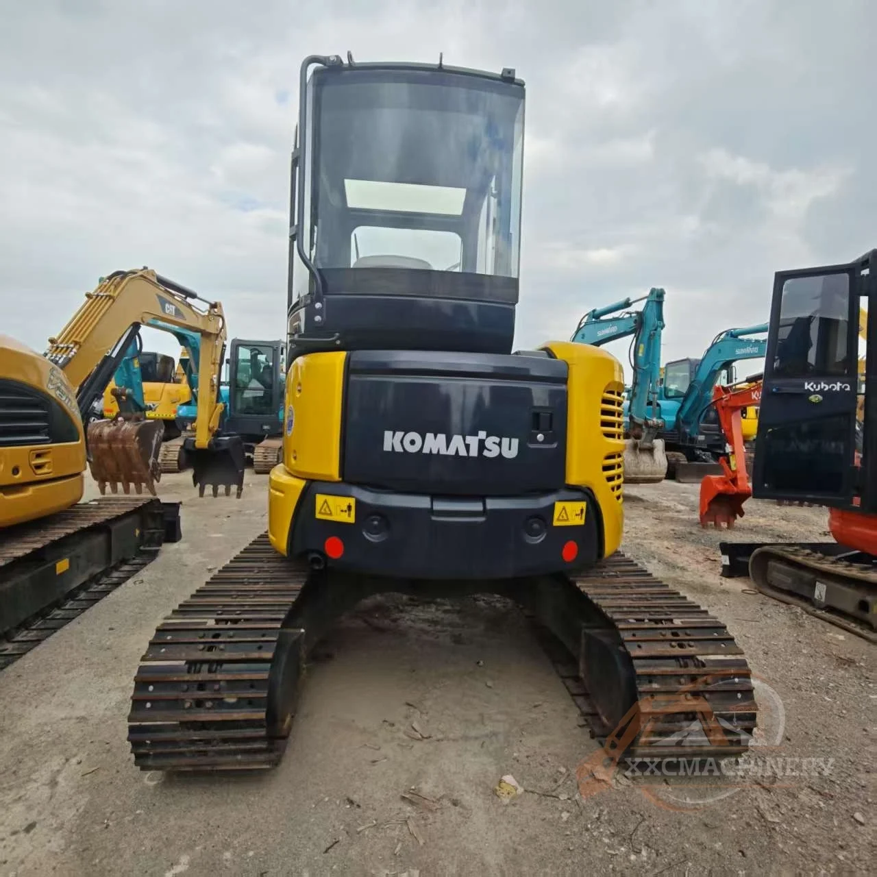 Used Komatsu PC40MR excavator (6)
