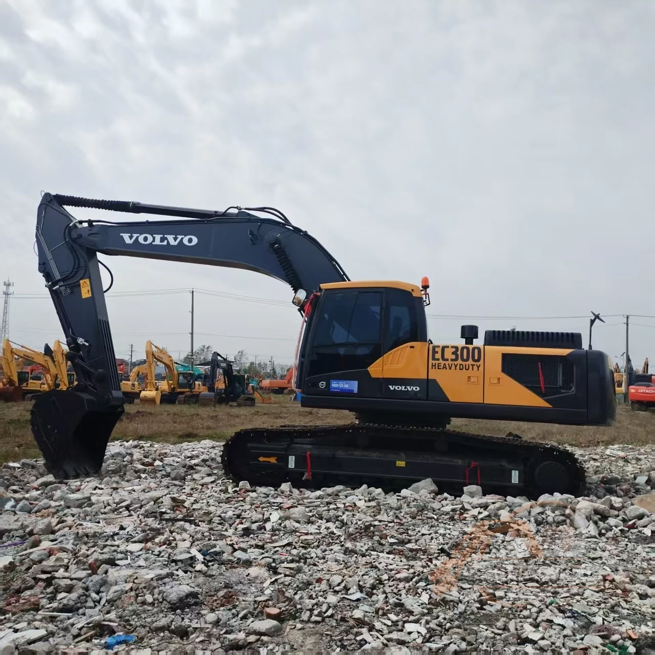 Used Volvo 300 excavator (1)