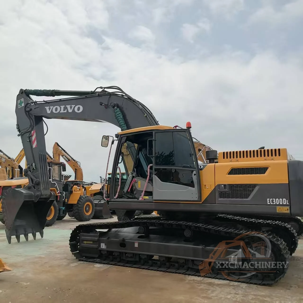 Used Volvo 300DL excavator (2)