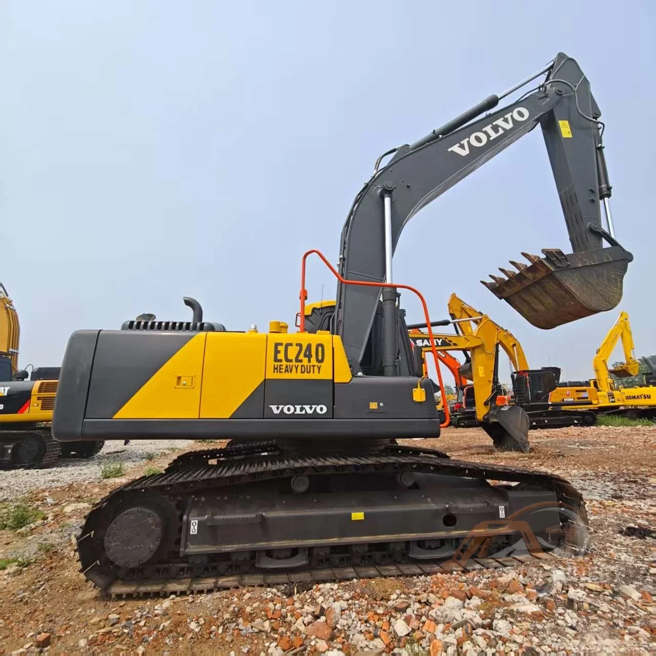 Used Volvo EC240 excavator (1)