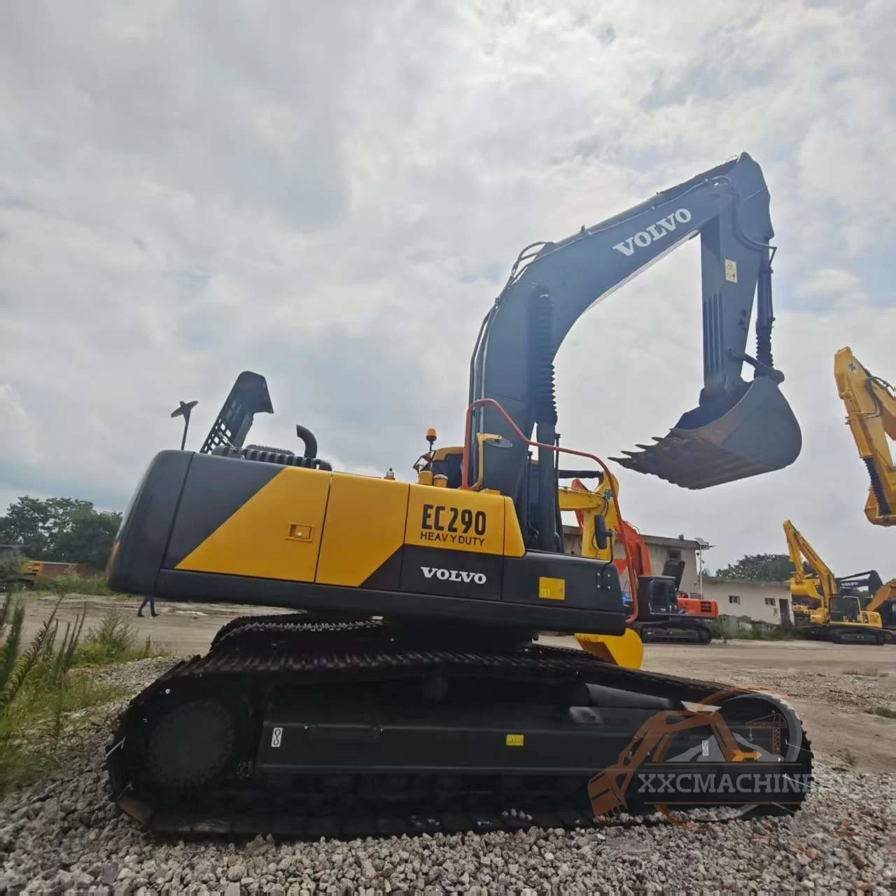 Used Volvo EC290 excavator (1)